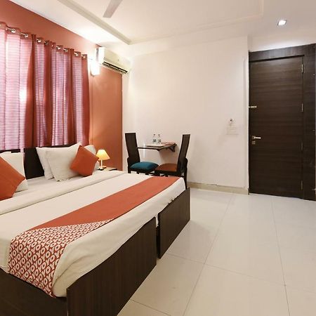 Hotel Oyo Flagship 387 Moulsari Avenue Gurgaon Esterno foto