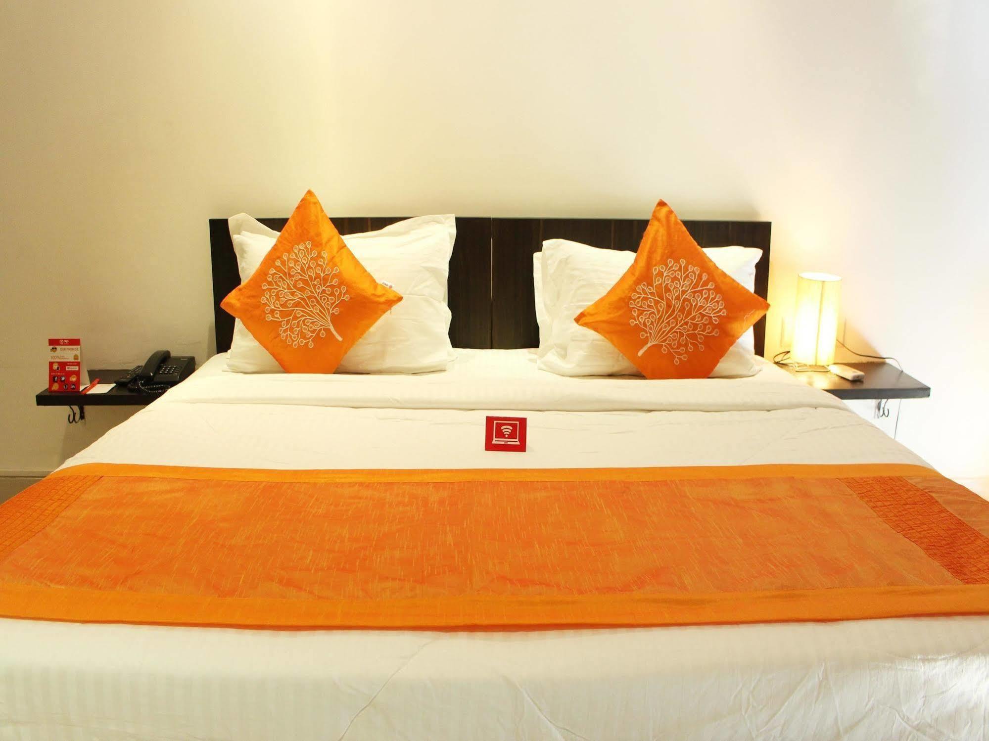 Hotel Oyo Flagship 387 Moulsari Avenue Gurgaon Esterno foto