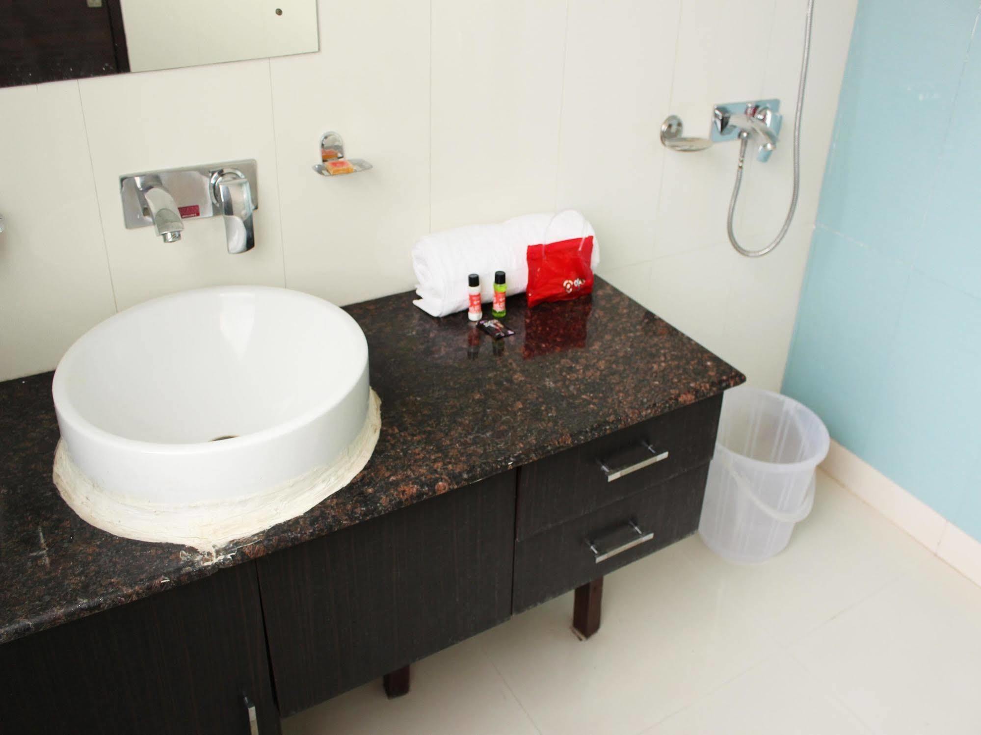 Hotel Oyo Flagship 387 Moulsari Avenue Gurgaon Esterno foto