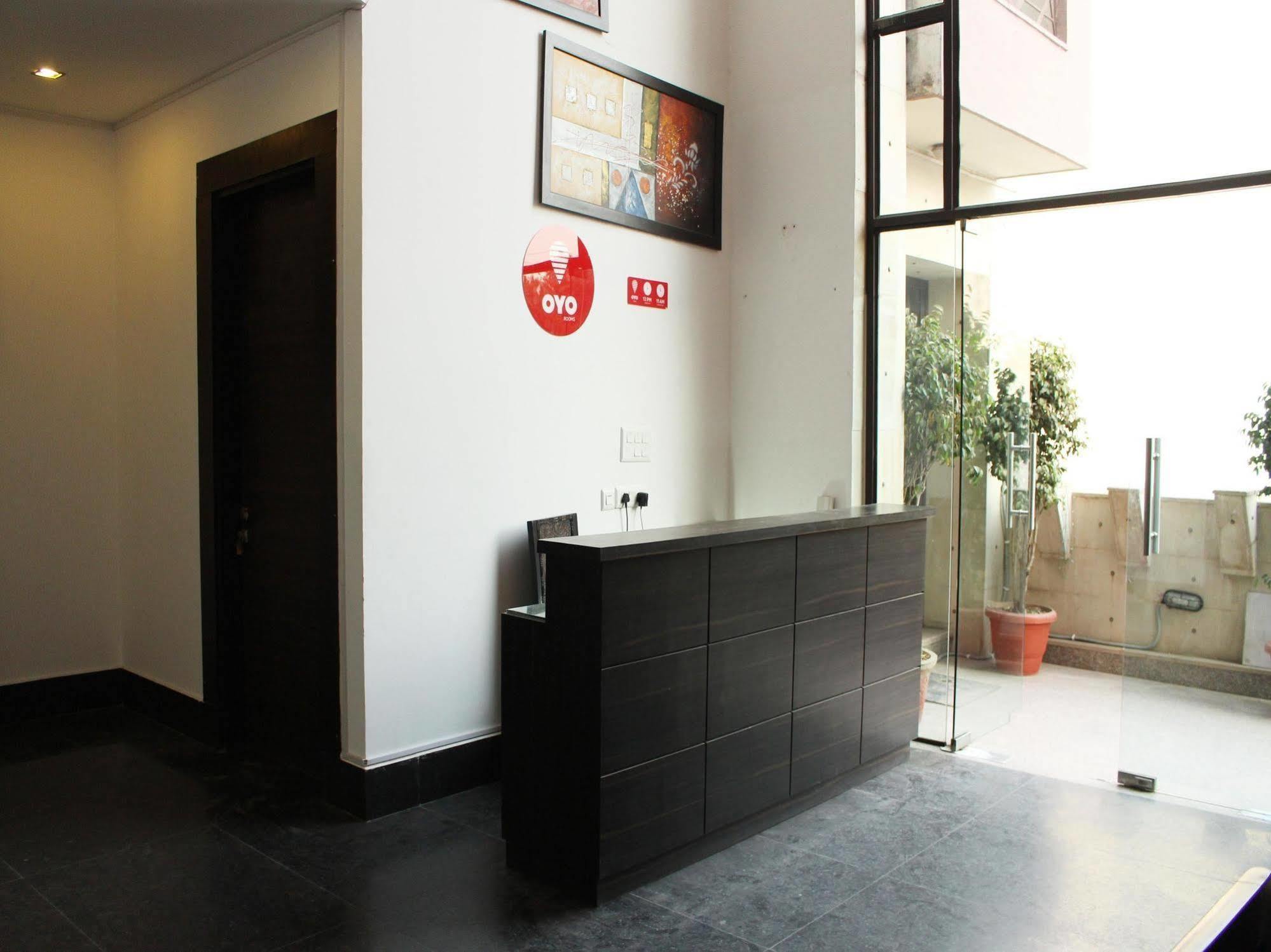 Hotel Oyo Flagship 387 Moulsari Avenue Gurgaon Esterno foto