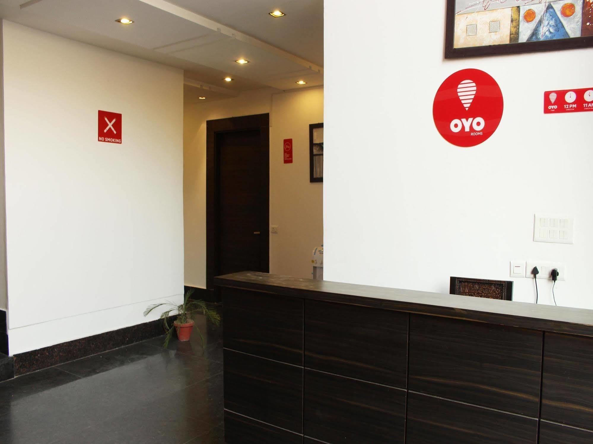 Hotel Oyo Flagship 387 Moulsari Avenue Gurgaon Esterno foto