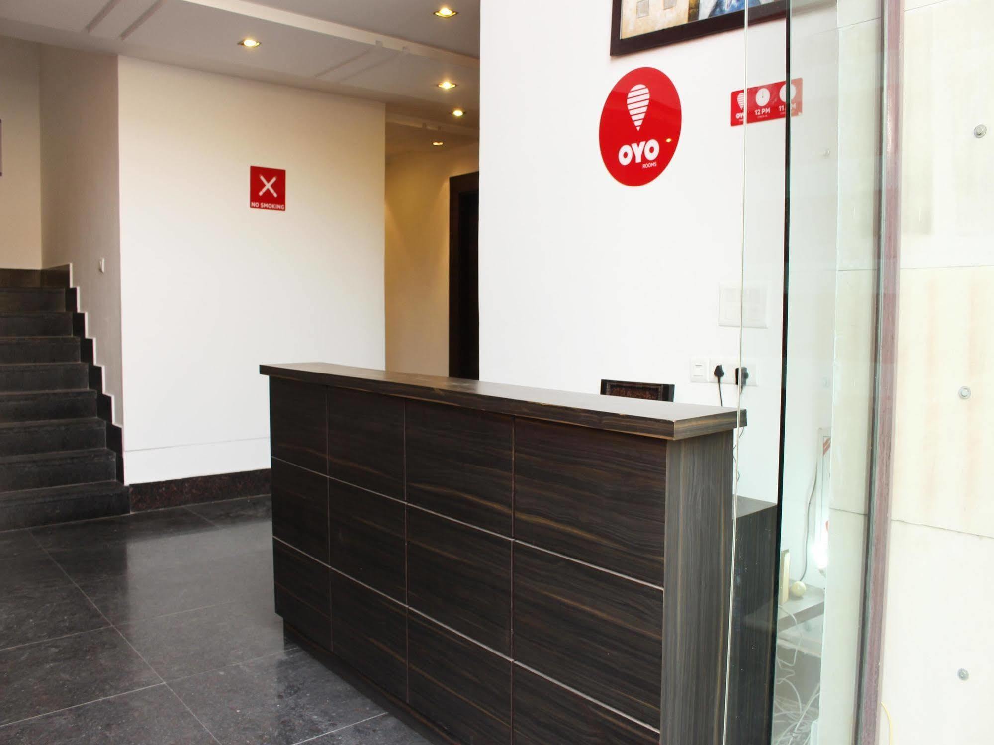 Hotel Oyo Flagship 387 Moulsari Avenue Gurgaon Esterno foto
