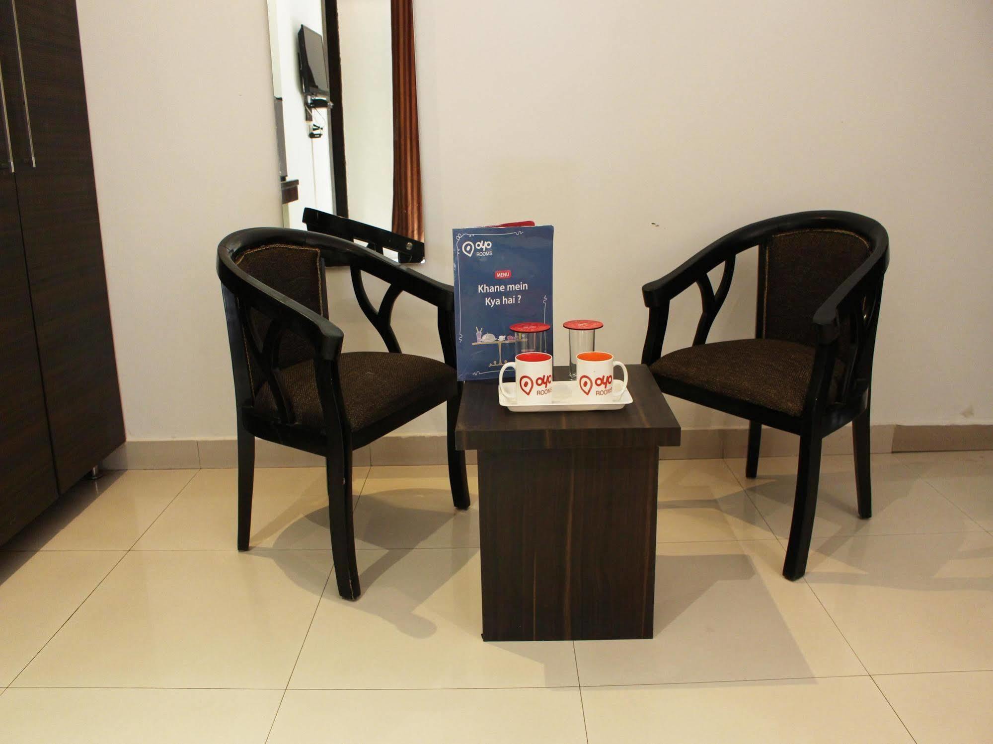 Hotel Oyo Flagship 387 Moulsari Avenue Gurgaon Esterno foto