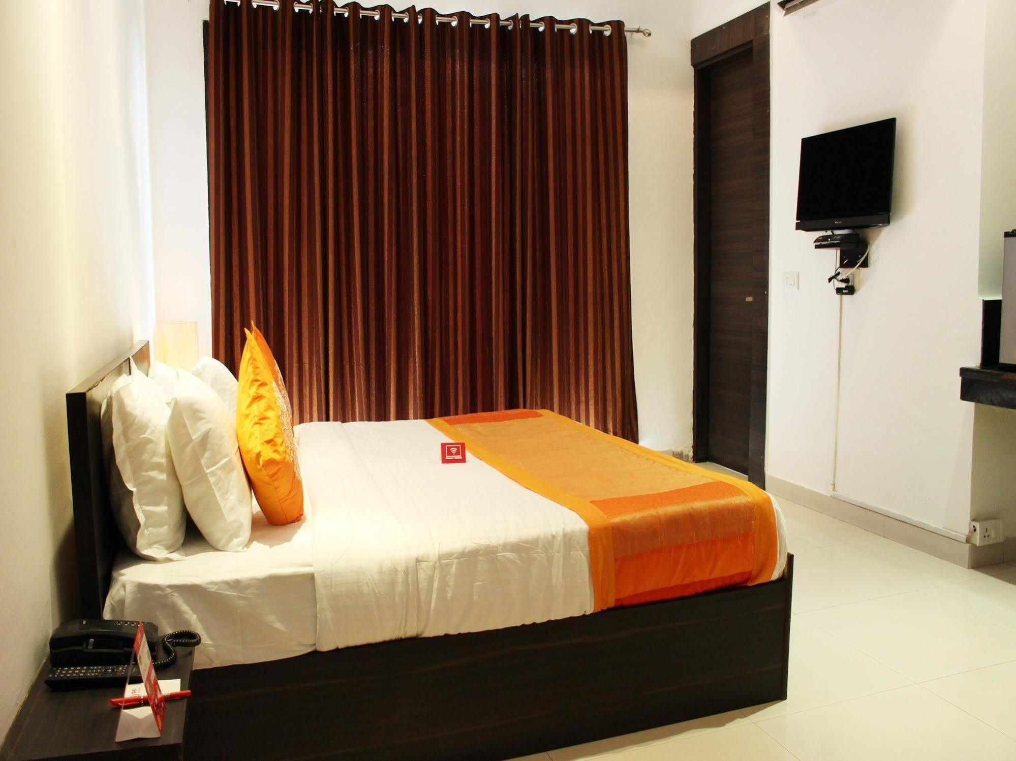 Hotel Oyo Flagship 387 Moulsari Avenue Gurgaon Esterno foto