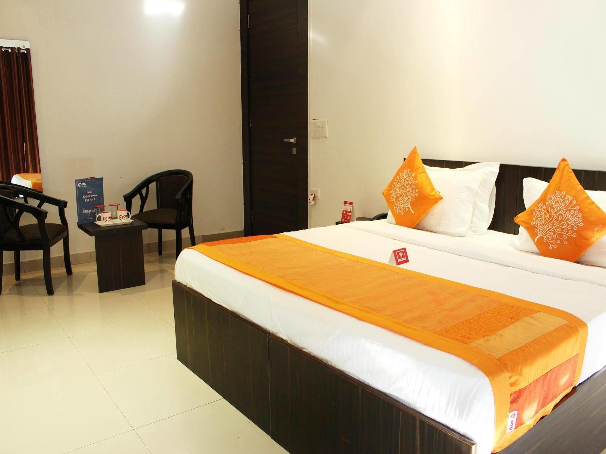 Hotel Oyo Flagship 387 Moulsari Avenue Gurgaon Esterno foto