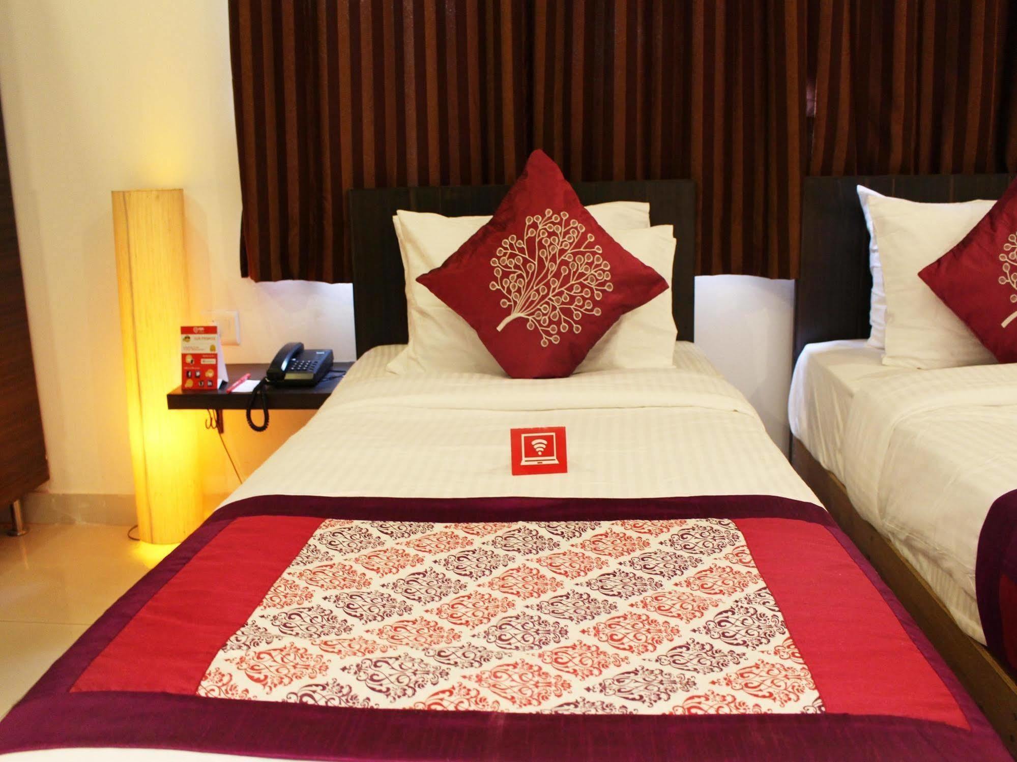 Hotel Oyo Flagship 387 Moulsari Avenue Gurgaon Esterno foto