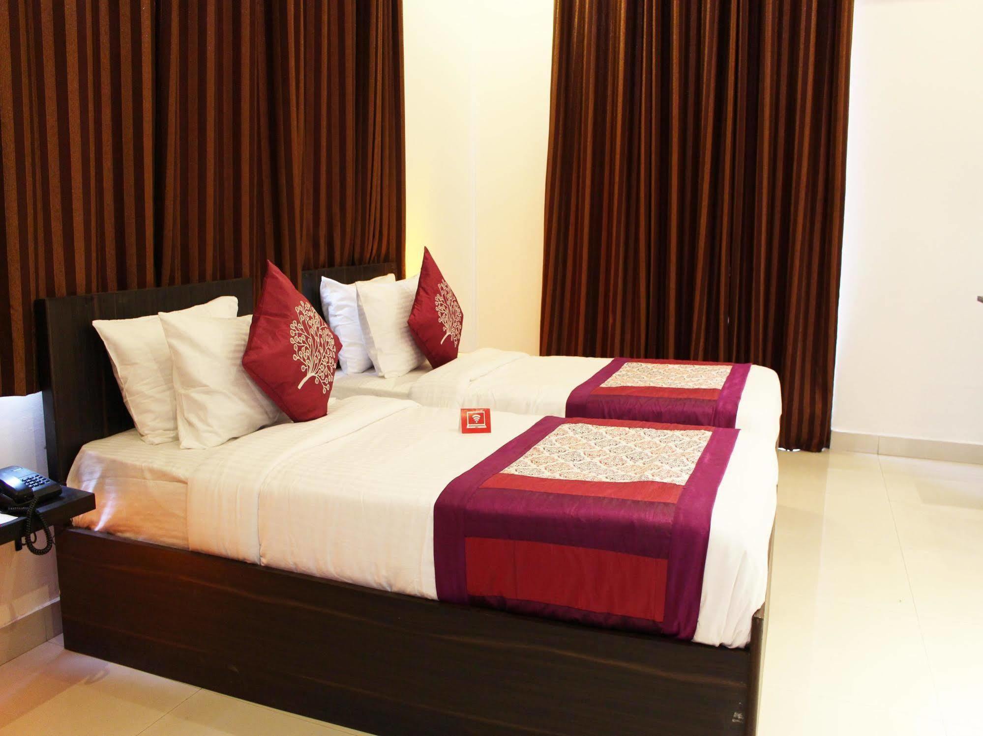 Hotel Oyo Flagship 387 Moulsari Avenue Gurgaon Esterno foto
