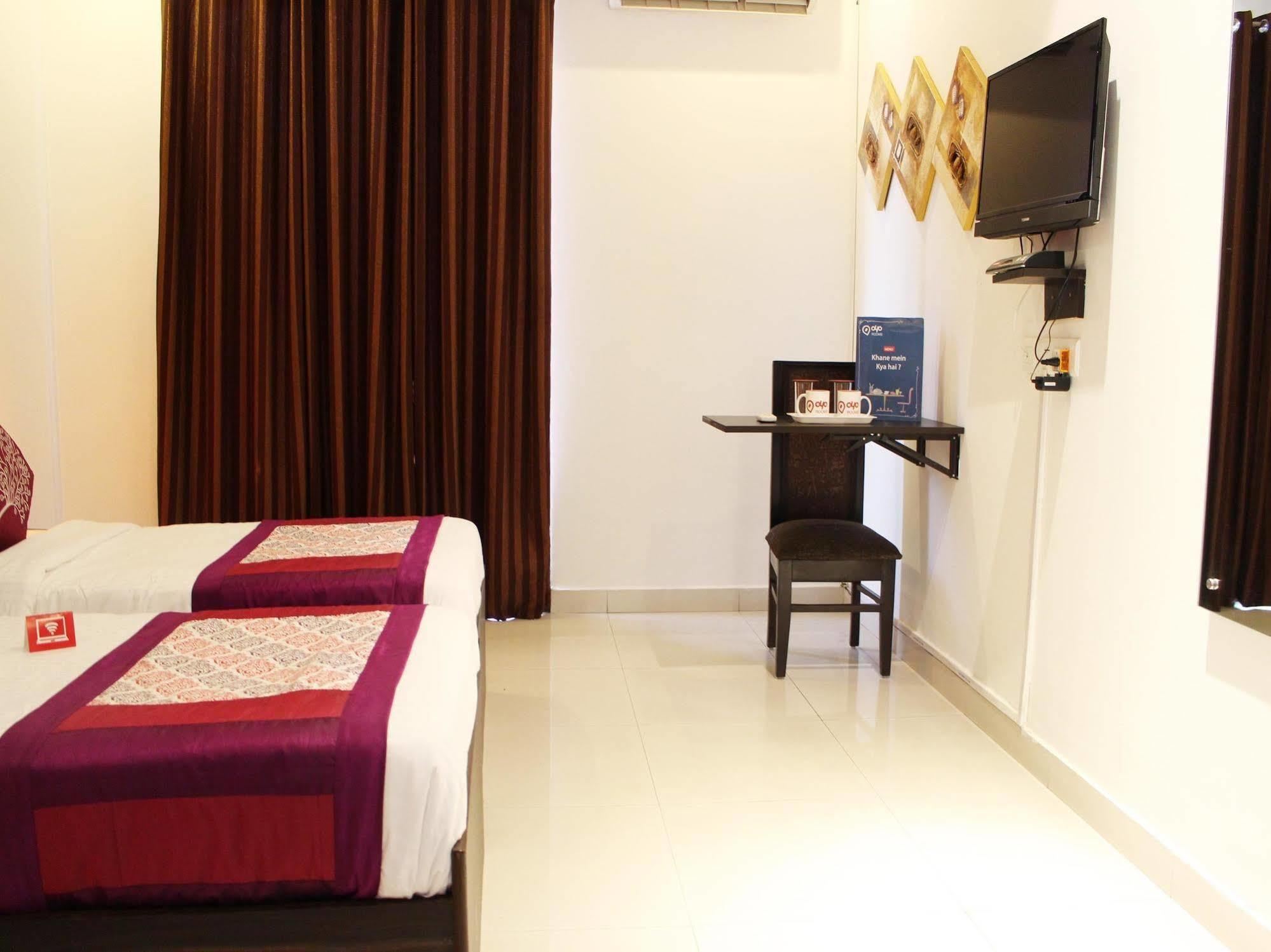 Hotel Oyo Flagship 387 Moulsari Avenue Gurgaon Esterno foto