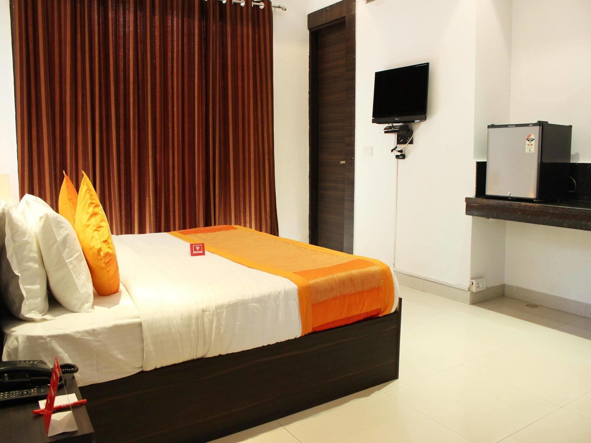 Hotel Oyo Flagship 387 Moulsari Avenue Gurgaon Esterno foto