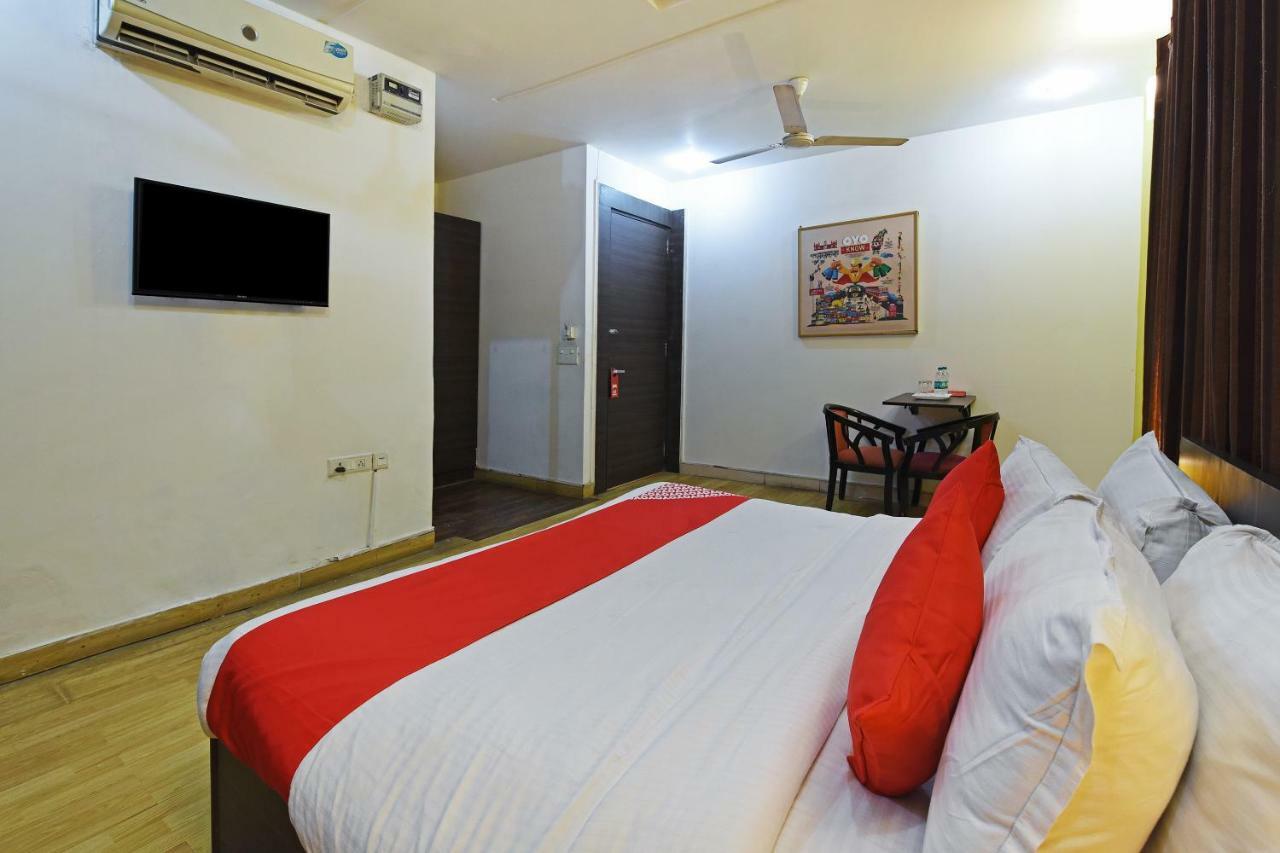 Hotel Oyo Flagship 387 Moulsari Avenue Gurgaon Esterno foto