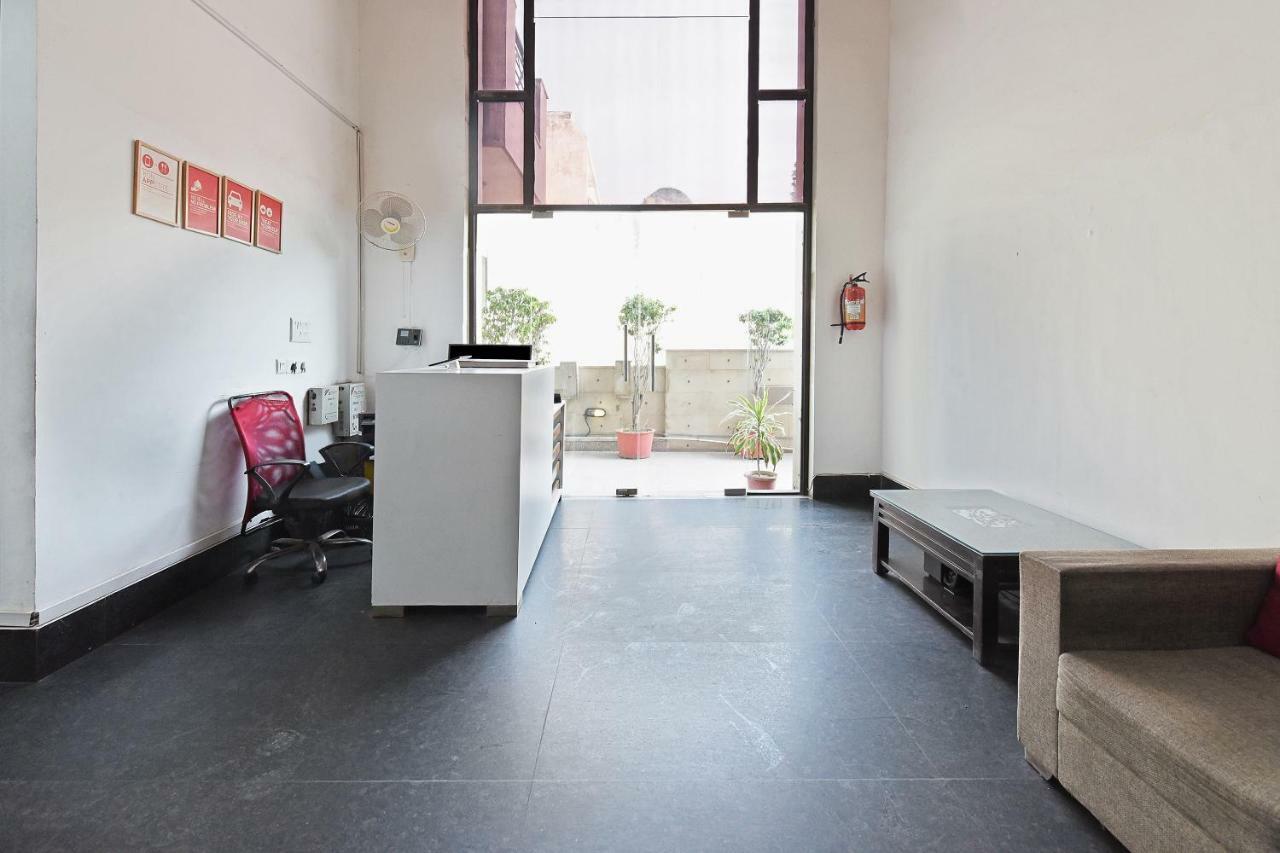 Hotel Oyo Flagship 387 Moulsari Avenue Gurgaon Esterno foto