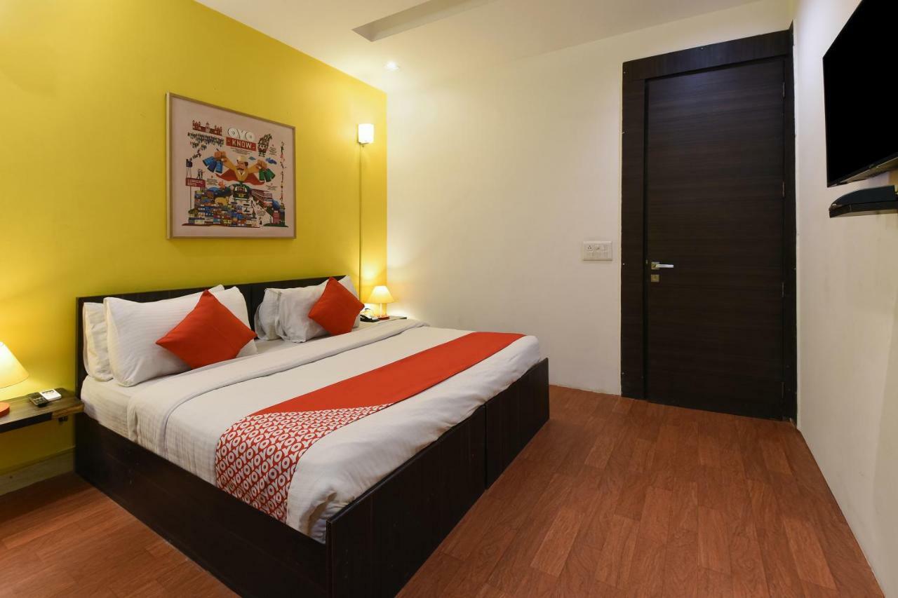 Hotel Oyo Flagship 387 Moulsari Avenue Gurgaon Esterno foto