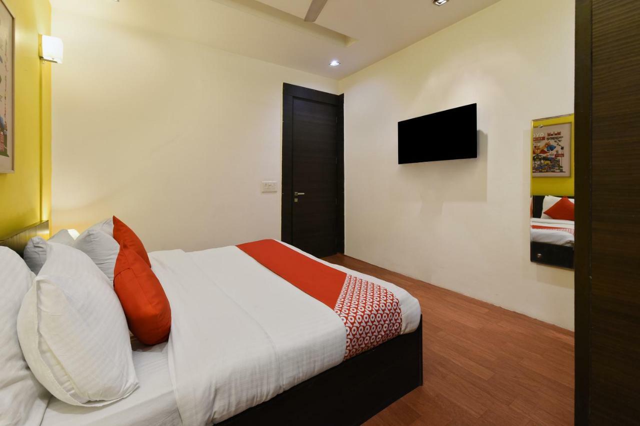 Hotel Oyo Flagship 387 Moulsari Avenue Gurgaon Esterno foto