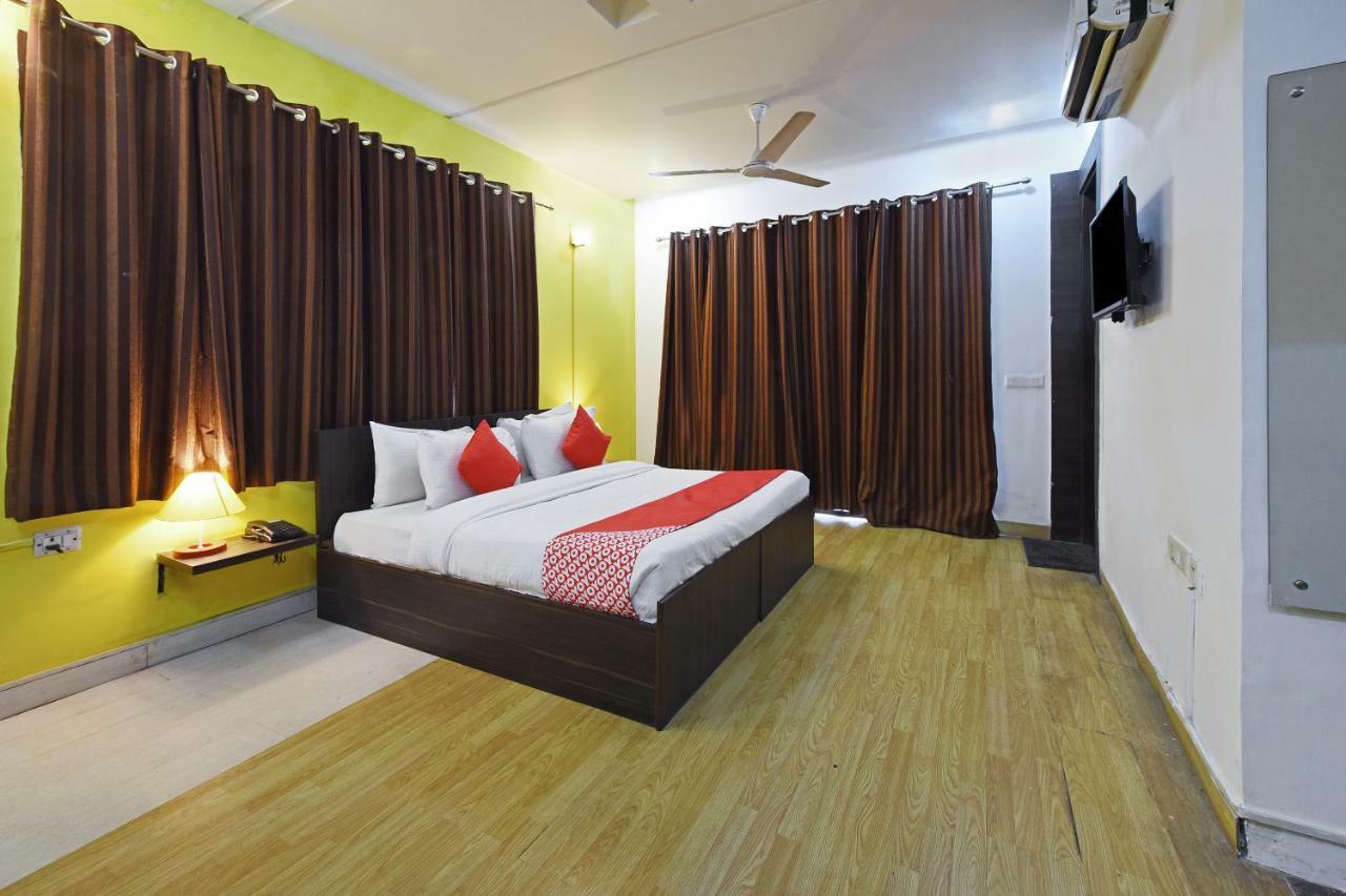 Hotel Oyo Flagship 387 Moulsari Avenue Gurgaon Esterno foto
