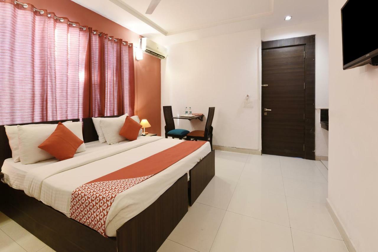 Hotel Oyo Flagship 387 Moulsari Avenue Gurgaon Esterno foto
