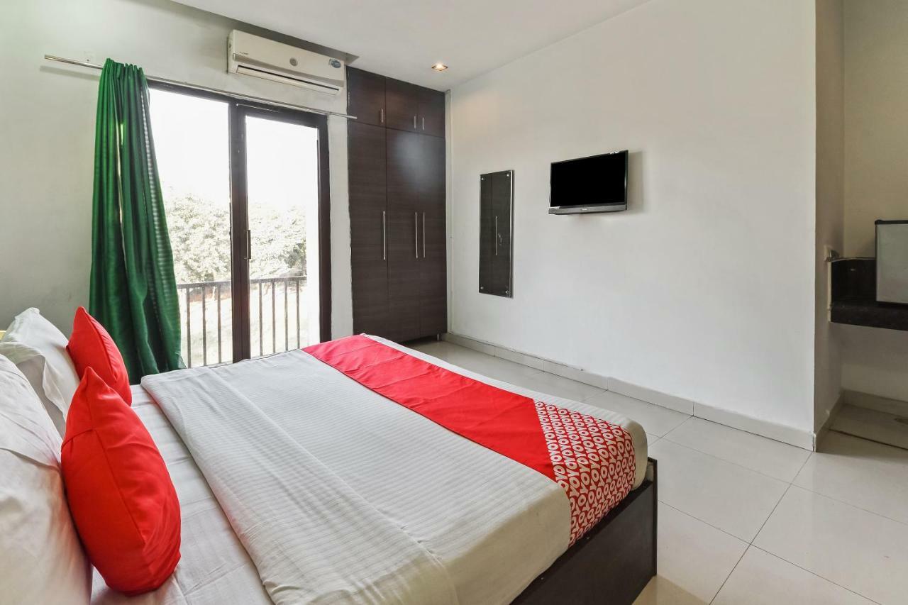 Hotel Oyo Flagship 387 Moulsari Avenue Gurgaon Esterno foto
